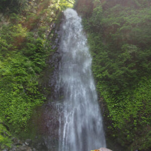 【日本の滝100選】鳥取のパワースポットは雨滝で決まり – 鳥取市