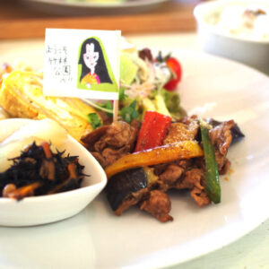竹林公園内のカフェで食べれる地元野菜「Yazu garden cafe」- 八頭町
