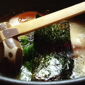 「ごっつおらーめん」スープまで残さず”ごっつお”です – 倉吉市