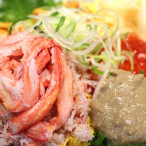 ［山芳亭］境港から仕入れた採れたて魚介の海鮮丼。- 日吉津