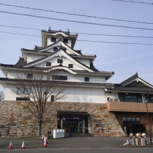 ［お菓子の壽城］米子城を思わせるリアルなお城の城内は山陰銘菓や見所でいっぱい！ –  米子市