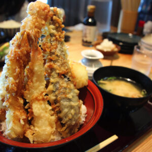 ［米福 山陰本店］デカすぎる天丼を味わえる天ぷら海鮮店 – 米子市
