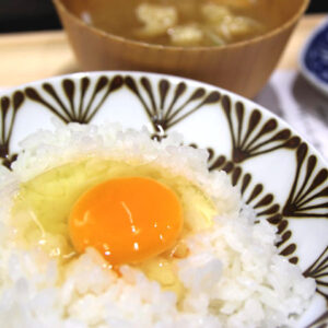 ［大江ノ郷自然牧場－HANARE－ 空港店］鳥取空港にオープン！3種類の卵かけご飯とパフェが人気のレストラン