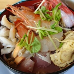［駅前いちば食堂］鳥取駅から徒歩3分！リーズナブルに地元ならではの海鮮丼を！- 鳥取市