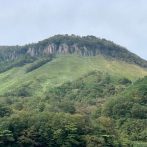 ［船上山］勇ましい屏風岩を見ながらハイキング気分で登れる標高約615mの山 – 琴浦町
