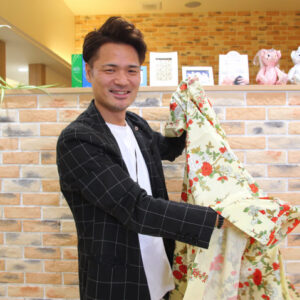 着物リメイクで海外進出!鳥取の美容師 浜本誠也さんが目指す地域活性化とは?