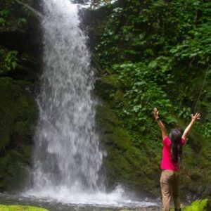 ［法師ヶ滝］お子様でも行ける自然の水遊びスポット！大きな滝は迫力満点です-鳥取市鹿野