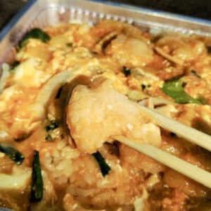 ［まつやホルモン店］とろとろ！卵とじホルモン丼をテイクアウトしました