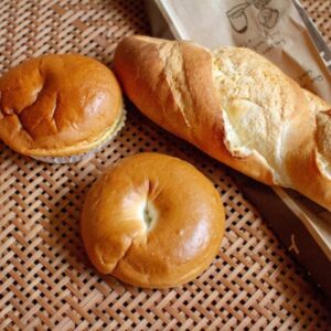 ［ピクニック］街のパン屋さんが作るふわとろカスタードは、ほっぺが落ちるクリームパン｜鳥取市