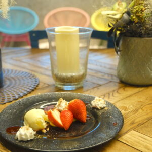 ［ON THE TABLE］洗練されたインテリアと緑に囲まれた空間でカフェタイム｜米子市