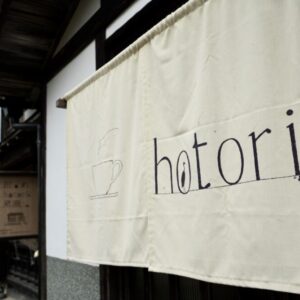 ［ 川のhotori用瀬］列車が目の前に！大人も子どももくつろげる古民家をリノベーションしたカフェ｜鳥取市