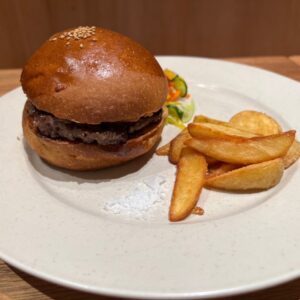【期間限定】「BOWL TABLE × Burger POLICE」鳥取和牛を100%使用した、鳥取店限定のハンバーガーが12月末まで楽しめます|鳥取市